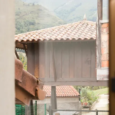 La Casa'L Cantirin Pola de Lena Exterior photo